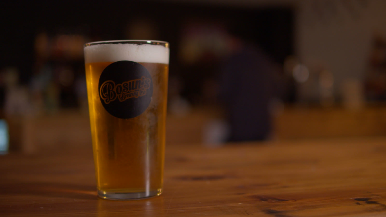 A pint of Bosun’s poured and settling on the bar